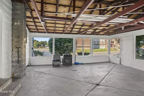 Exterior - 722 Salina St, Schenectady, NY 12308 photo 4 of 8