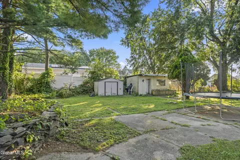Exterior - 722 Salina St, Schenectady, NY 12308 photo 6 of 8