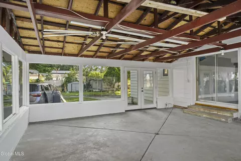 Exterior - 722 Salina St, Schenectady, NY 12308 photo 1 of 8