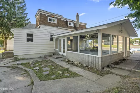 Exterior - 722 Salina St, Schenectady, NY 12308 photo 5 of 8