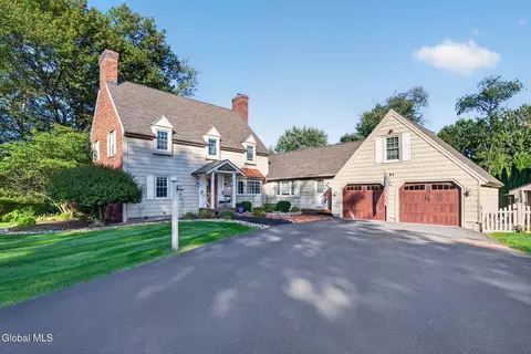 41 St Agnes Ln, Albany, NY 12211
