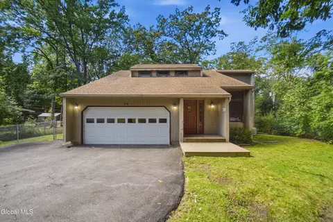 20 W Skyview Dr, Cohoes, NY 12047