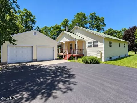 8 Breton Ln, Fort Edward, NY 12828