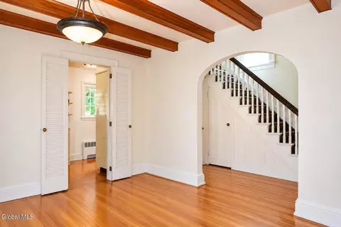 18 Fleetwood Ave, Albany, NY 12208