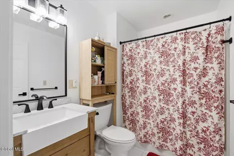 Bath - 15 Constitution Dr, Glenmont, NY 12077 photo 3 of 4