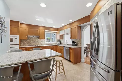 Kitchen - 15 Constitution Dr, Glenmont, NY 12077 photo 2 of 4