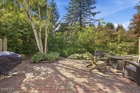 Exterior - 15 Constitution Dr, Glenmont, NY 12077 photo 2 of 4
