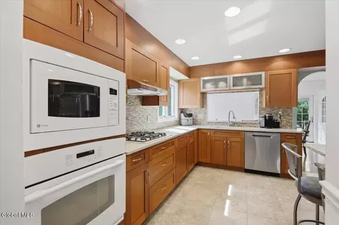 Kitchen - 15 Constitution Dr, Glenmont, NY 12077 photo 4 of 4