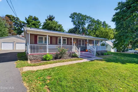 10 Kitty Ln, Rensselaer, NY 12144