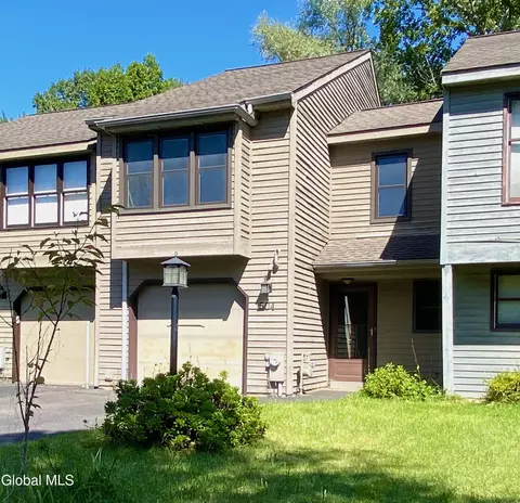 504 Townwood Dr, Albany, NY 12203