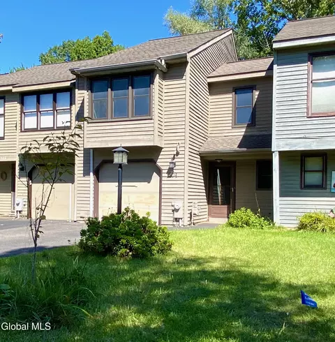504 Townwood Dr, Albany, NY 12203