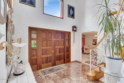 Entry Way - 1046 Ridge Rd, Glenville, NY 12302 photo 3 of 5