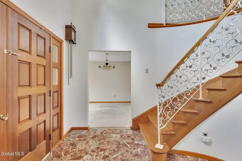 Entry Way - 1046 Ridge Rd, Glenville, NY 12302 photo 2 of 4