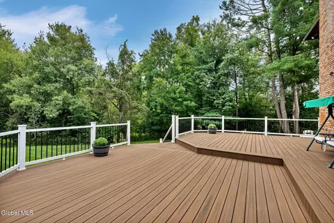 Exterior - 1046 Ridge Rd, Glenville, NY 12302 photo 8 of 12