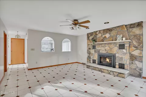 Living - 1046 Ridge Rd, Glenville, NY 12302 photo 6 of 9