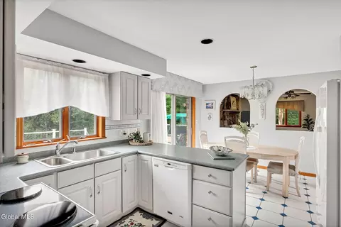 Kitchen - 1046 Ridge Rd, Glenville, NY 12302 photo 4 of 5