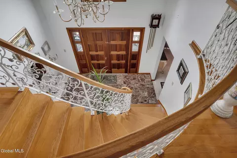 Entry Way - 1046 Ridge Rd, Glenville, NY 12302 photo 4 of 5