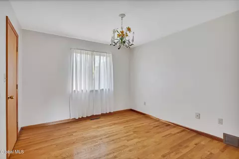 Bedroom - 1046 Ridge Rd, Glenville, NY 12302 photo 4 of 4