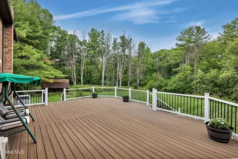 Exterior - 1046 Ridge Rd, Glenville, NY 12302 photo 10 of 12