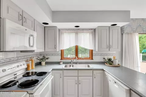 Kitchen - 1046 Ridge Rd, Glenville, NY 12302 photo 2 of 5