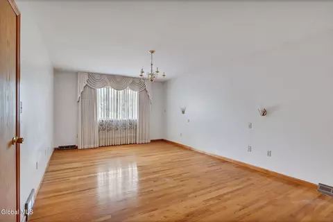 Living - 1046 Ridge Rd, Glenville, NY 12302 photo 7 of 9