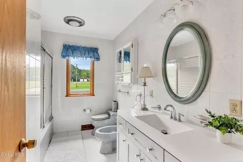 Bath - 1046 Ridge Rd, Glenville, NY 12302 photo 2 of 2