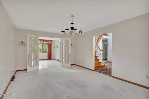 Living - 1046 Ridge Rd, Glenville, NY 12302 photo 3 of 9