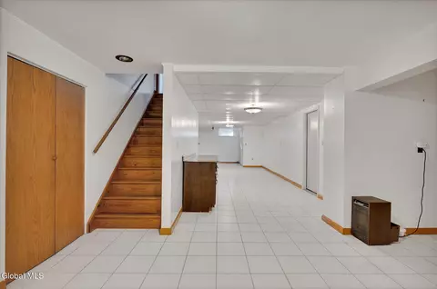 Entry Way - 1046 Ridge Rd, Glenville, NY 12302 photo 4 of 4