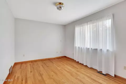 Bedroom - 1046 Ridge Rd, Glenville, NY 12302 photo 3 of 4