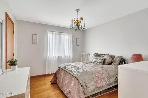 Bedroom - 1046 Ridge Rd, Glenville, NY 12302 photo 4 of 6