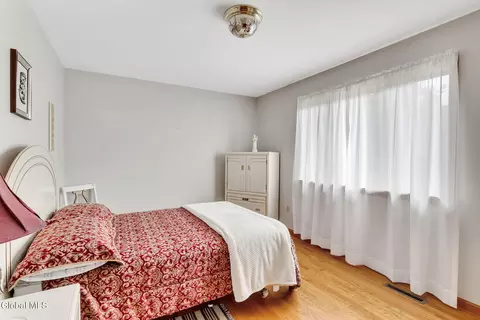 Bedroom - 1046 Ridge Rd, Glenville, NY 12302 photo 5 of 6