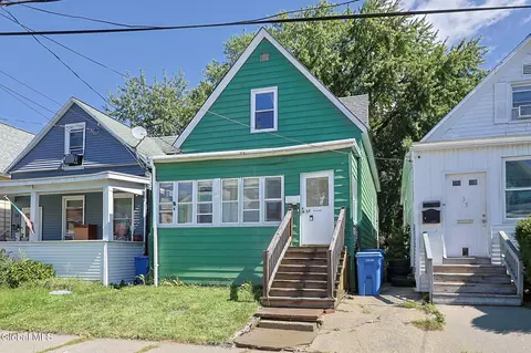 37 Raymo St, Albany, NY 12209
