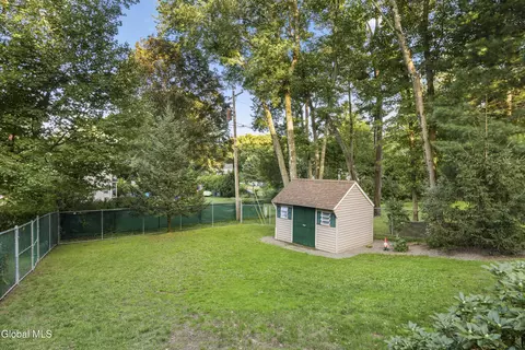 Exterior - 1270 Fox Hollow Rd, Schenectady, NY 12309 photo 6 of 8