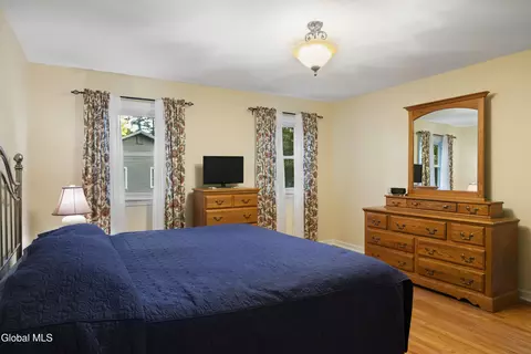 Bedroom - 1270 Fox Hollow Rd, Schenectady, NY 12309 photo 5 of 6