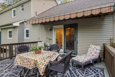 Exterior - 1270 Fox Hollow Rd, Schenectady, NY 12309 photo 4 of 8