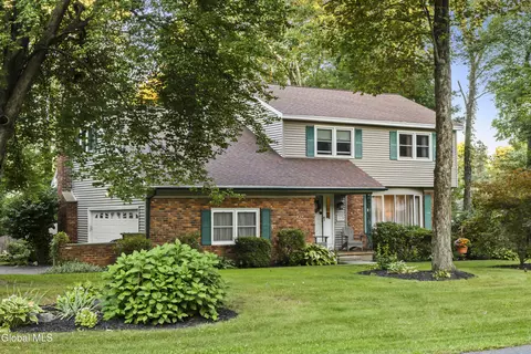 Exterior - 1270 Fox Hollow Rd, Schenectady, NY 12309 photo 2 of 8