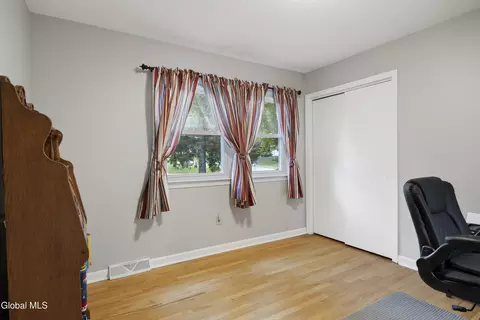 Bedroom - 1270 Fox Hollow Rd, Schenectady, NY 12309 photo 3 of 6