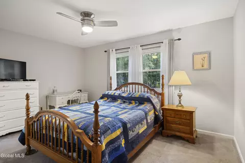 Bedroom - 1270 Fox Hollow Rd, Schenectady, NY 12309 photo 4 of 6