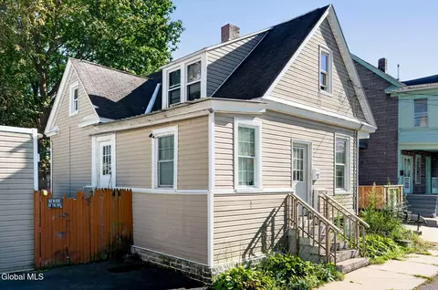 Exterior - 27 Steuben St, Schenectady, NY 12307 photo 2 of 4