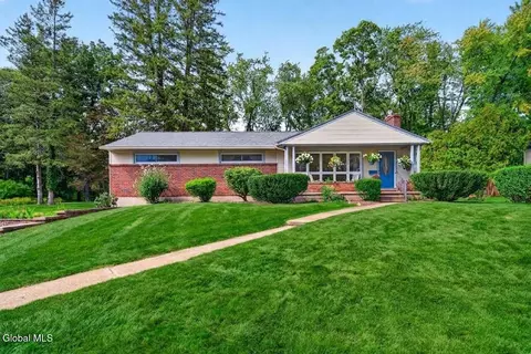843 Warner Rd, Niskayuna, NY 12309