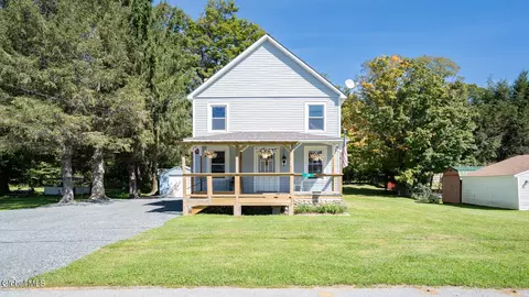 10 Railroad Ave, Berlin, NY 12022