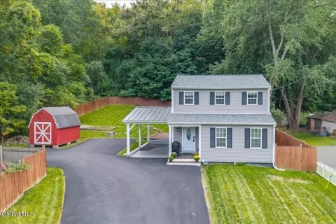 84 Plank Rd, Poestenkill, NY 12140