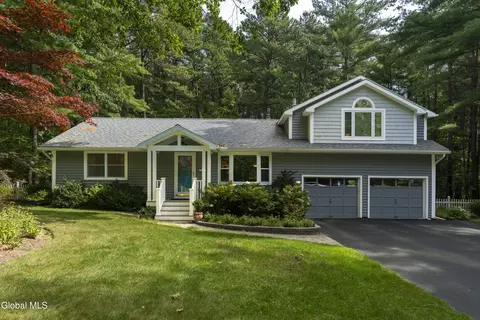 11 Hallak Dr, Milton, NY 12020