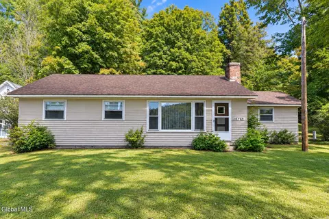 7 Market St, Brant Lake, NY 12815