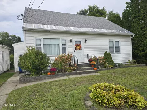 31 Breslin Ave, Cohoes, NY 12047