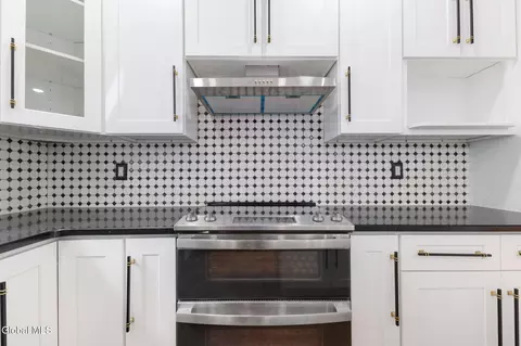 Kitchen - 1710 Eastern Pkwy, Schenectady, NY 12309 photo 6 of 7
