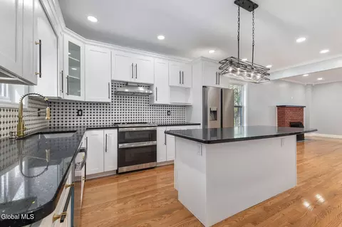 Kitchen - 1710 Eastern Pkwy, Schenectady, NY 12309 photo 4 of 7