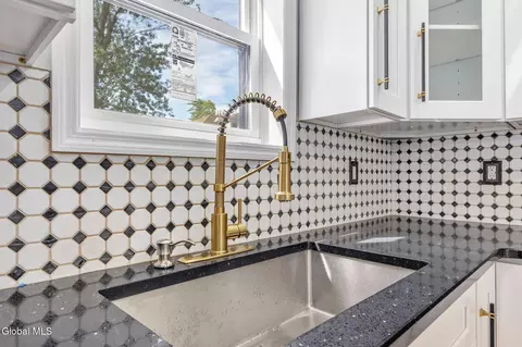 Kitchen - 1710 Eastern Pkwy, Schenectady, NY 12309 photo 7 of 7