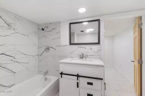 Bath - 1710 Eastern Pkwy, Schenectady, NY 12309 photo 10 of 11