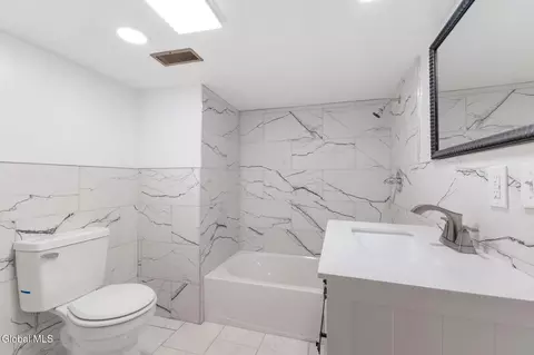 Bath - 1710 Eastern Pkwy, Schenectady, NY 12309 photo 9 of 11